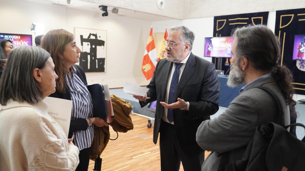 El presidente de las Cortes, Carlos Pollán, durante su intervención de este miércoles