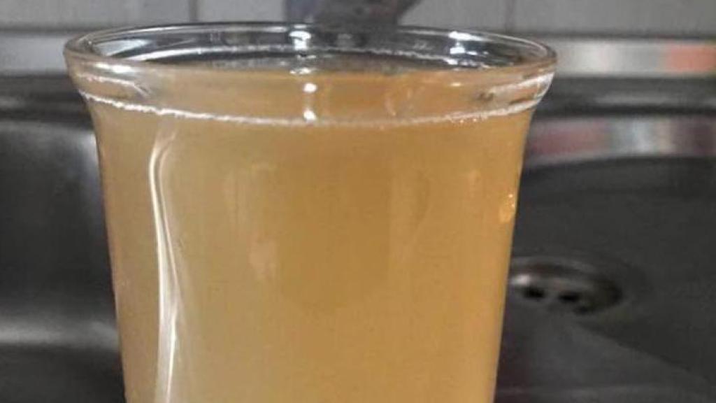 Agua turbia. Foto: PSOE Brazatortas.