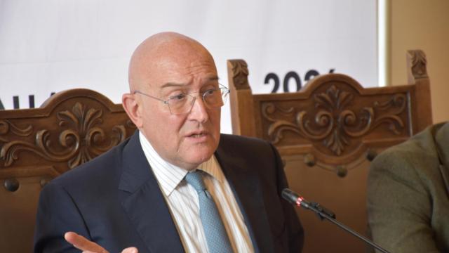 El alcalde de Valladolid, Jesús Julio Carnero, en una rueda de prensa este miércoles