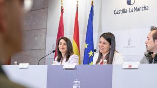 La consejera de Bienestar Social de Castilla-La Mancha, Bárbara García-Torijano, durante la presentación del informe.