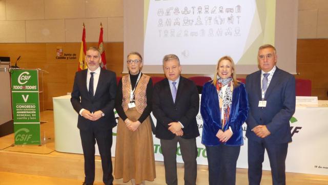 Benjamín Castro, presidente CSIF Castilla y León; coordinadora nacional de Administración General de las Comunidades Autónomas, Elena Moral; director general de Función Pública, Francisco Javier Raedo; delegada de la Junta en Soria, Yolanda Pachón; y presidente saliente de Agcyl, Mariano Prieto