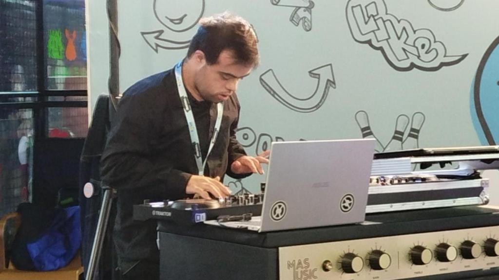 Rey DJ en una sesión.