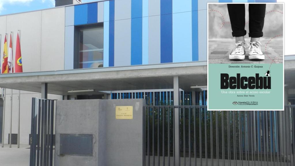 El CEIP Violeta Monreal y el cartel de la obra de teatro