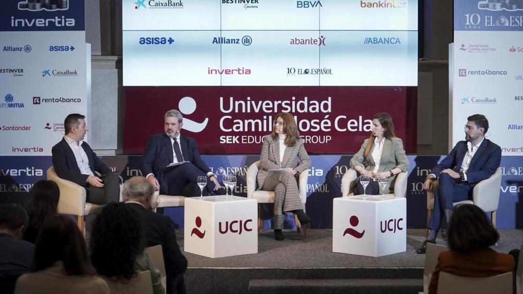 Fran Calderón, director de Desarrollo de Negocio de Salud de Mapfre España; Alberto Vivar Director de Salud y Protección de Allianz España; Luis Beraza, director general de Negocio de Asisa e Irene Torrijos, directora Asistencial y de Clientes de Sanitas Seguros en la mesa de debate sobre los seguros de salud.