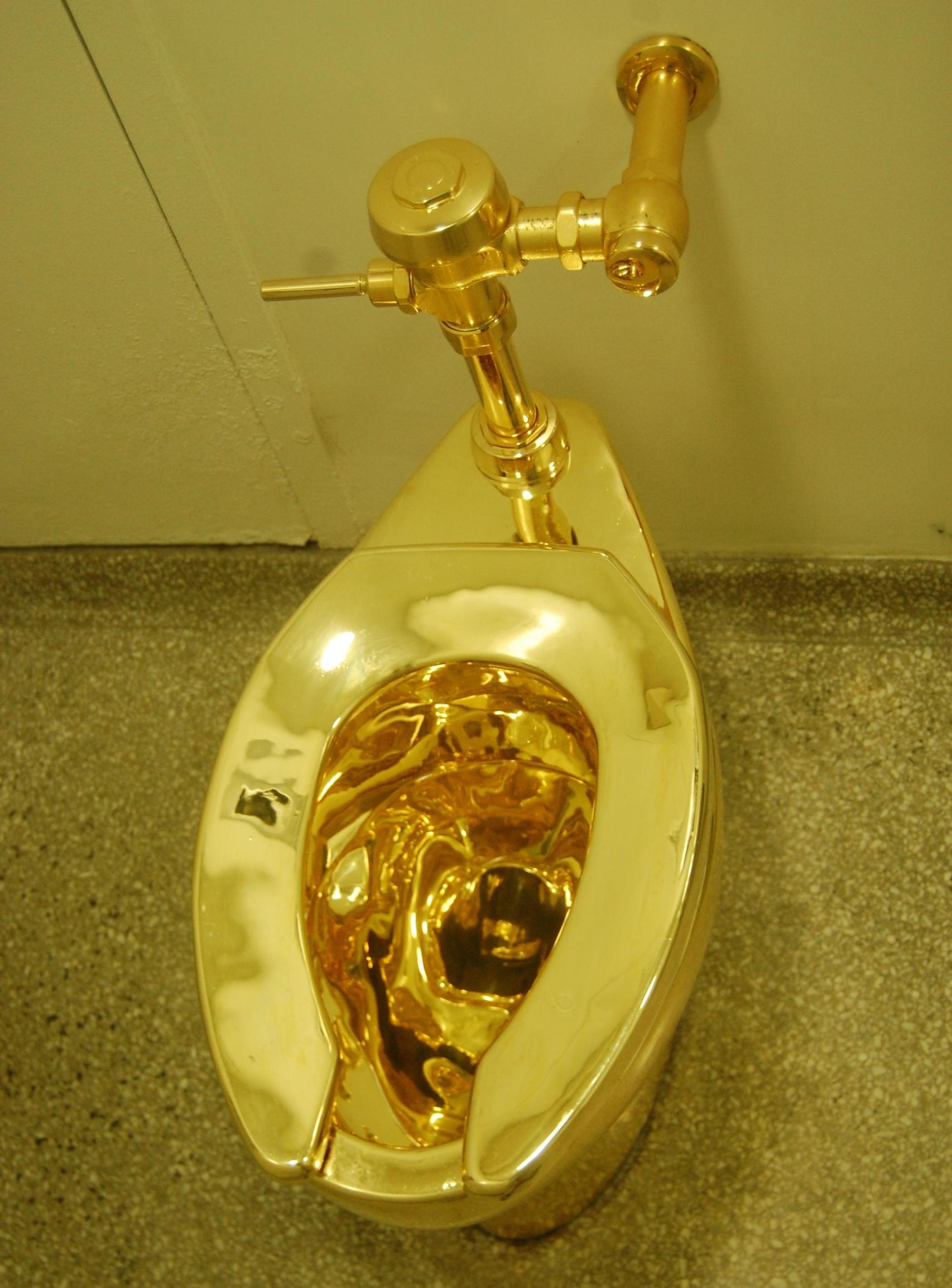 La obra de Maurizio Cattelan. Foto: Wikimedia Commons.