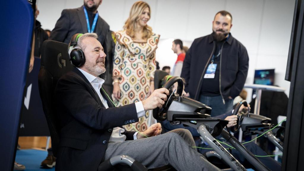 Jorge Azcón, en la zona gaming de 'The Wave'