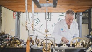 Adiós a las campanadas de la Puerta del sol, el reloj deja de dar la hora: la cirugía para hacerlo relucir