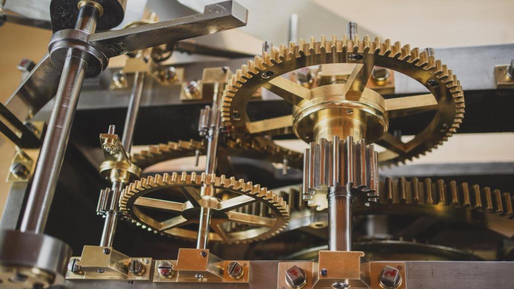 Parte recién restaurada del reloj de la Puerta del Sol.