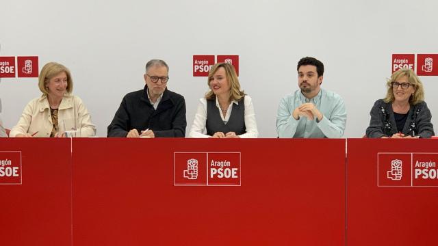 El nuevo 'núcleo duro' de Pilar Alegría, este miércoles en Zaragoza.