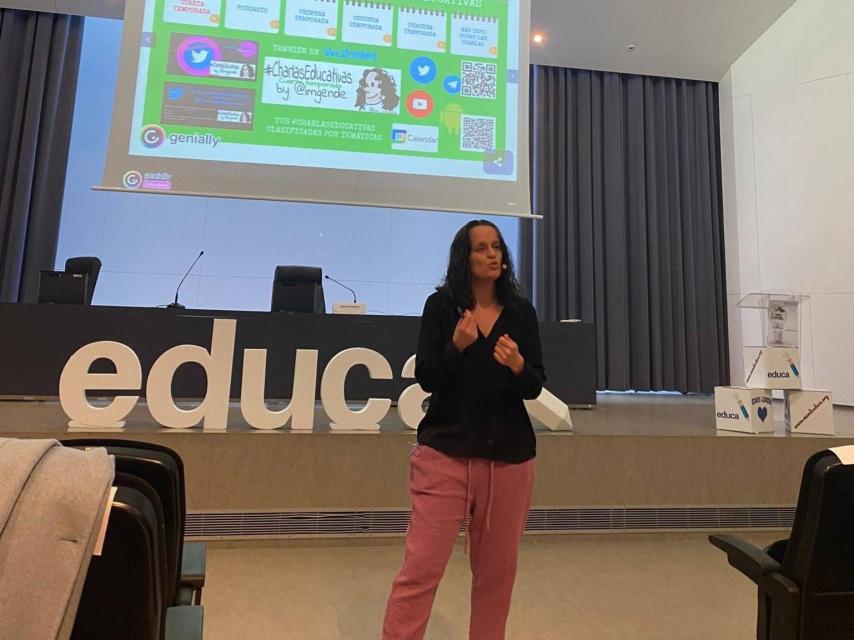 Ingrid Mosquera en una de sus charlas educativas