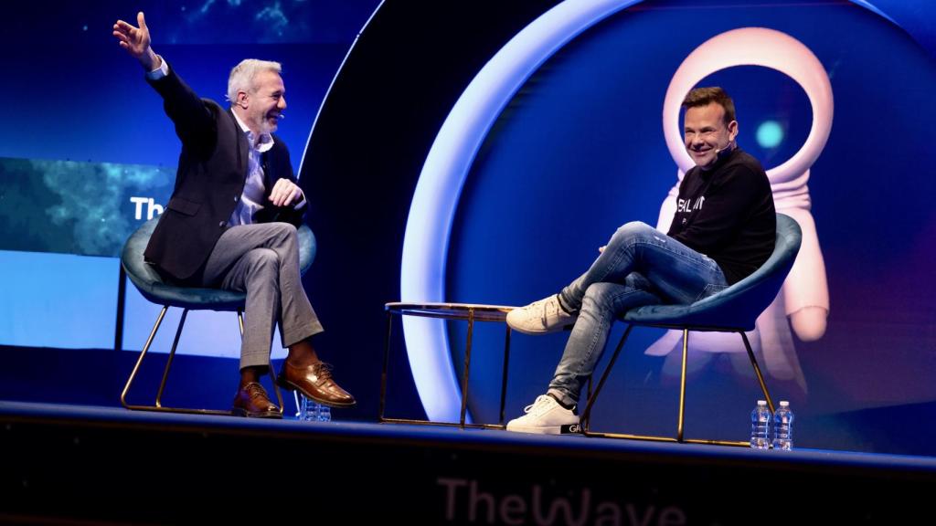 Jorge Azcón y José Elías, en el congreso 'The Wave' en Zaragoza