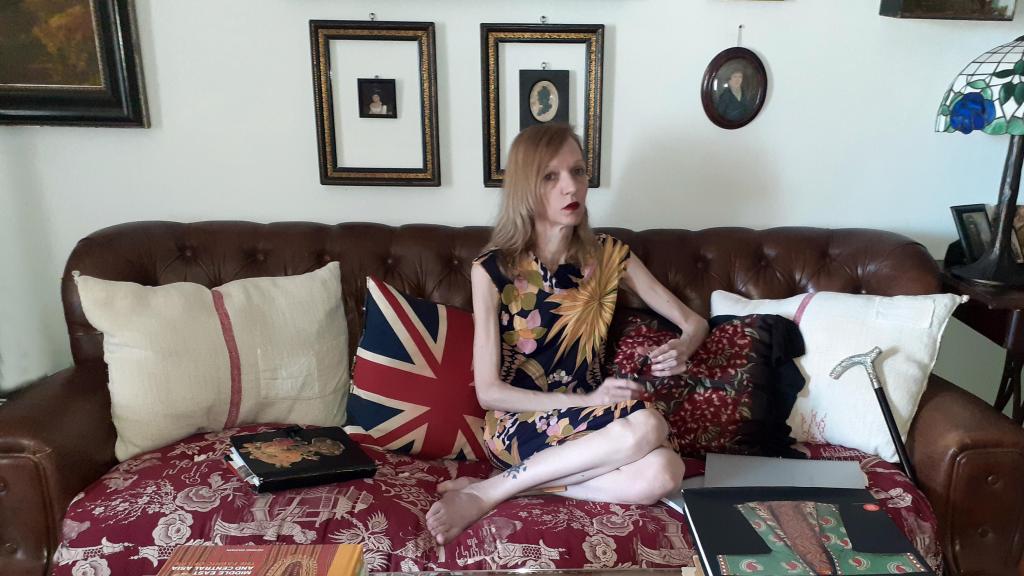 Fotografía de la escritora y periodista Ruth Baza.