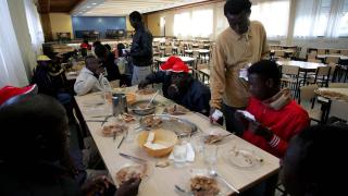 Armenteros (Salamanca) recibe a un grupo de menores inmigrantes trasladados desde Canarias