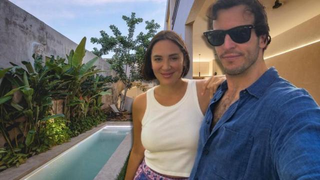 Tamara Falco e Íñigo Onieva en la casa que se hospedan en México. Montaje de Jaleos.