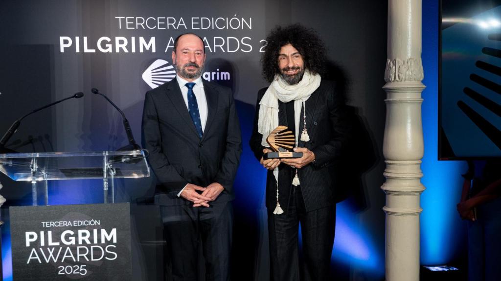Xosé Manuel Merelles, director de Turismo de Galicia, con el violinista Ara Malikian