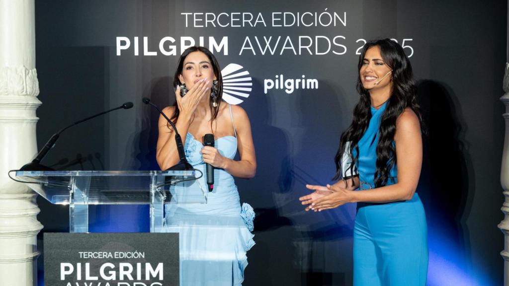 La cantante Andrea Pousa con la presentadora María Lamela