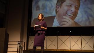 La directora de ENCLAVE ODS, Charo Izquierdo, durante el homenaje a Mayor Zaragoza en el CBA.