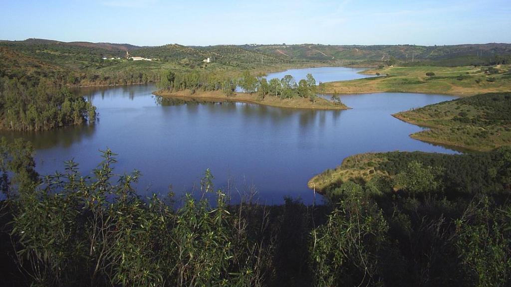 El embalse de El Agrio no puede recibir más agua.