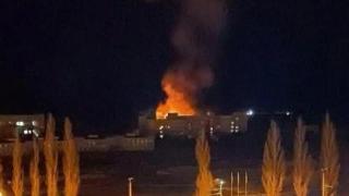 Un incendio provocado por uno de los cerca de 40 drones lanzados por Rusia.