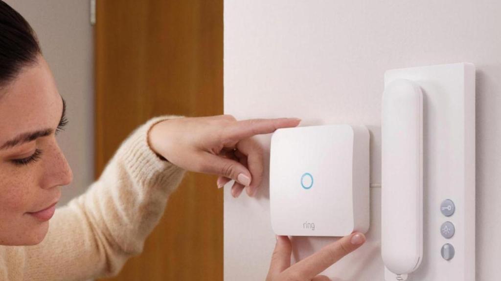 Haz tu hogar más inteligente con este pack rebajado de Amazon: Ring Intercom + Echo Pop con casi 100€ de descuento