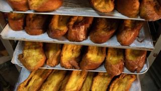 Elaboración de torrijas para Semana Santa.