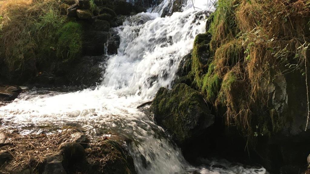 El precioso y desconocido pueblo medieval de Aragón que debes visitar: con una ruta hasta una cascada única
