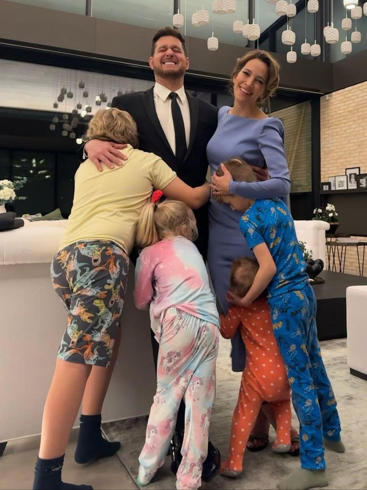 Luisana Lopilato con su familia.