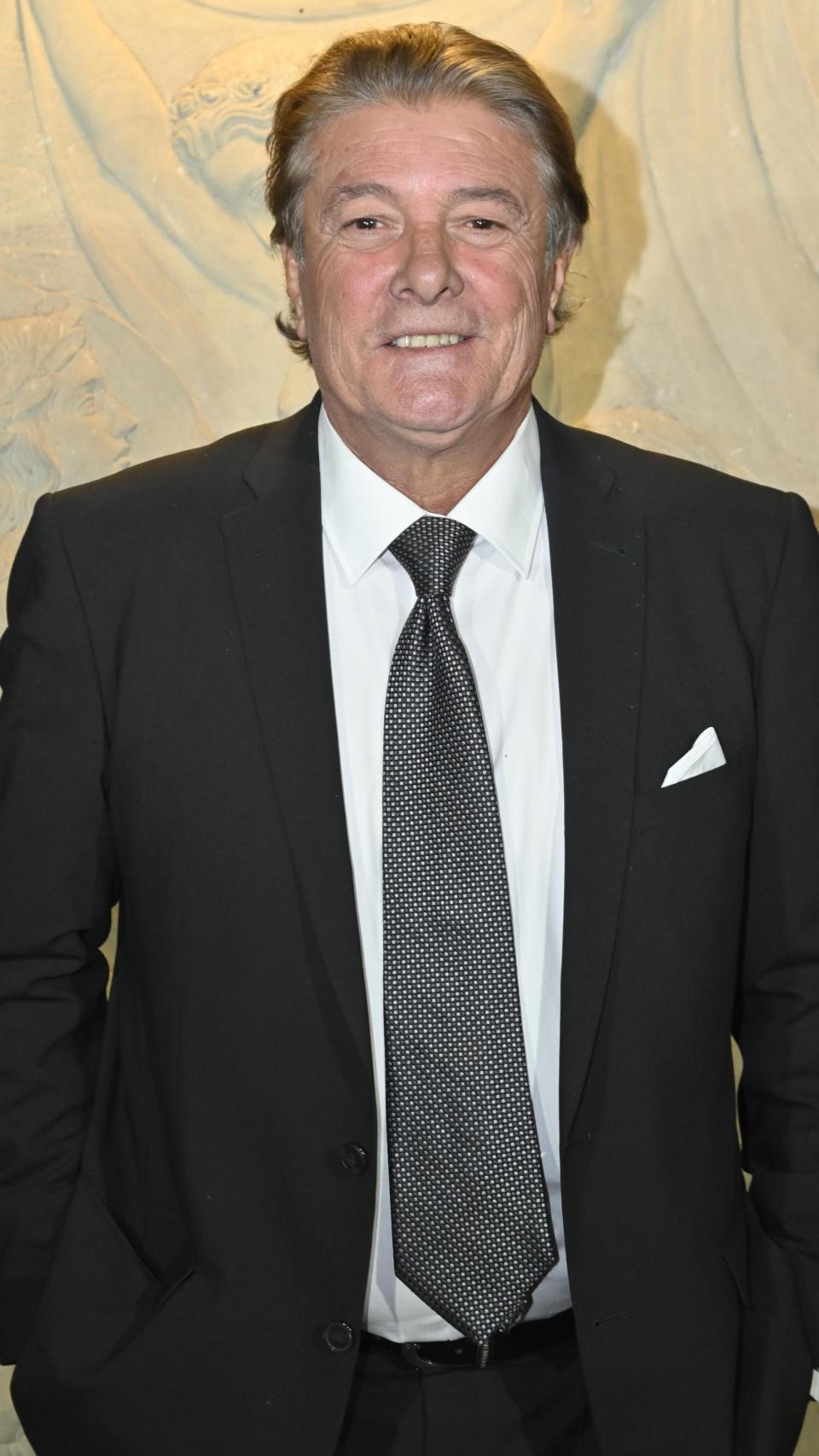 El cantante valenciano se encuentra estable tras sufrir una insuficiencia respiratoria.