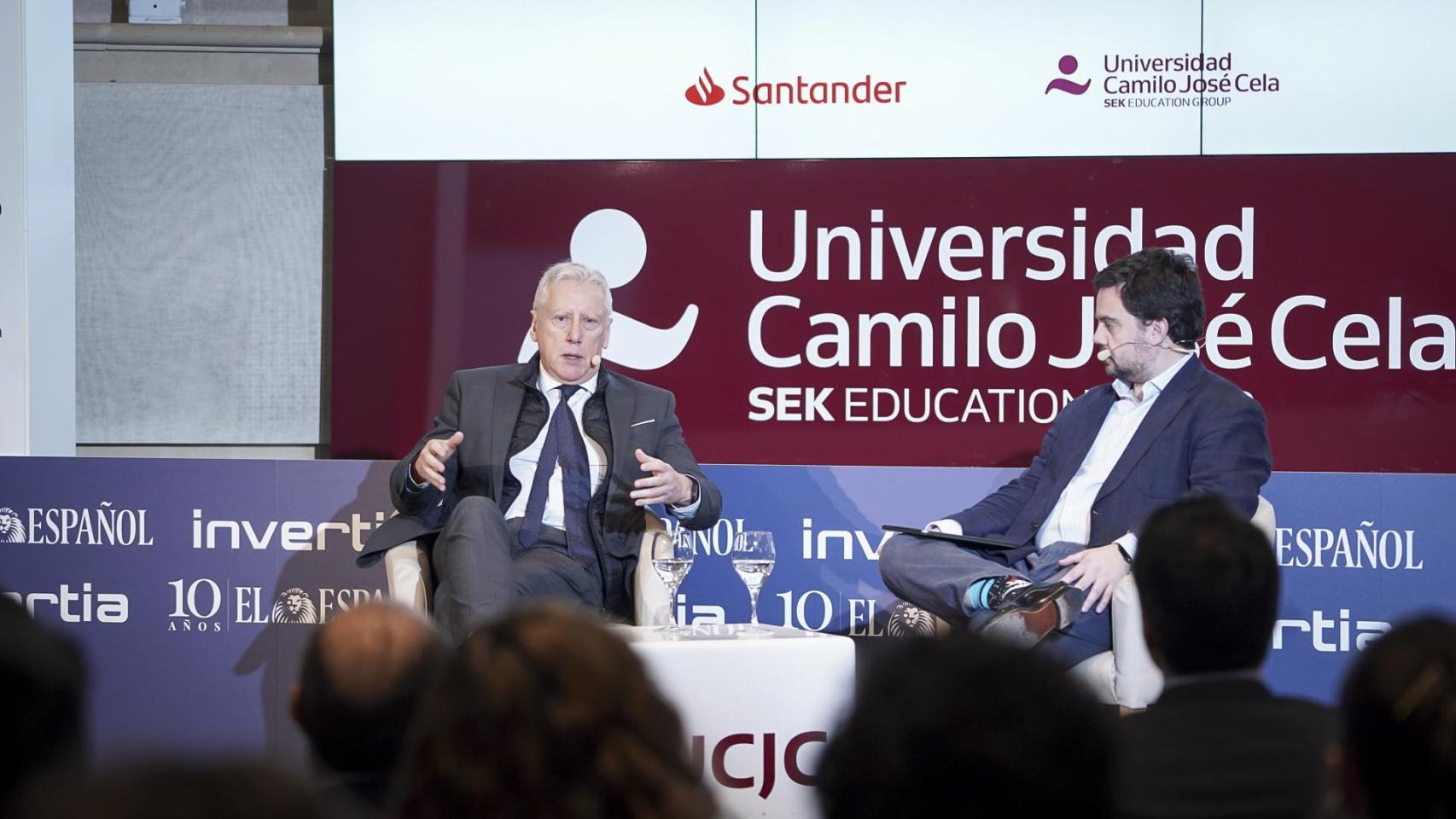 Javier Oliveros, director comercial de Mapfre Iberia, durante su conversación con Arturo Criado, subdirector de EL ESPAÑOL-Invertia; en la tercera jornada del V Observatorio de las Finanzas.