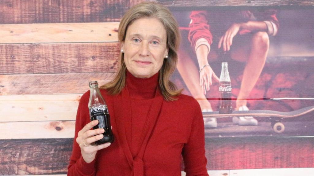 María Sande en la fábrica de Coca-Cola en A Coruña.