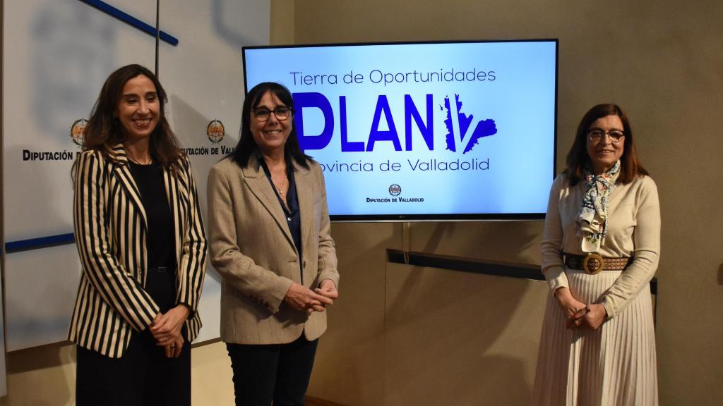 La diputada de Asistencia y Cooperación a Municipios, Myriam Martín, en la presentación del Plan V