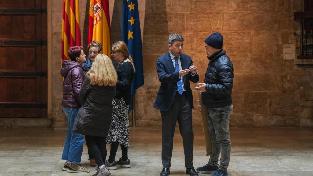 Mazón recibe a varias víctimas de la dana. Jorge Gil / EP