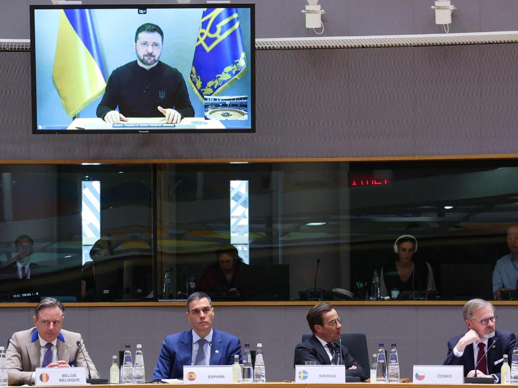 El presidente del Gobierno, Pedro Sánchez (2i), participa este jueves en la sesión de trabajo del Consejo Europeo.