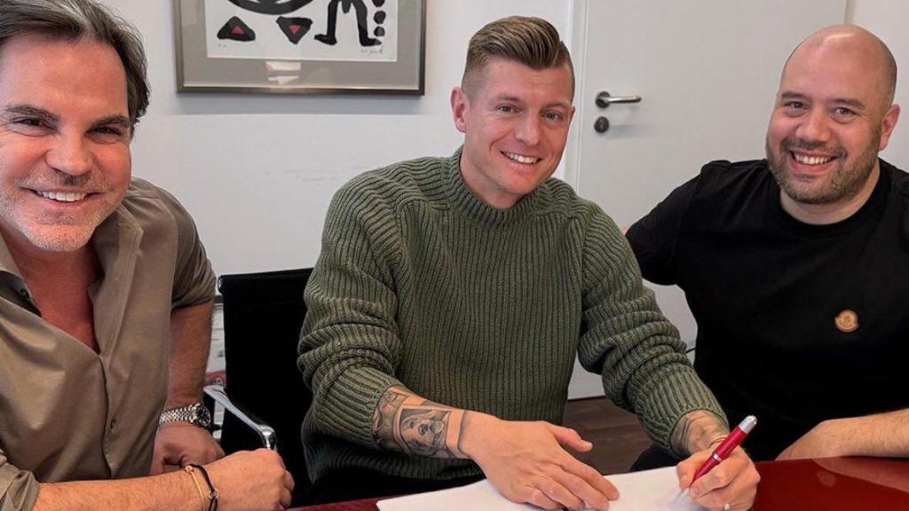 Kroos firma el contrato de accionista con la agencia  de representación Sports360.