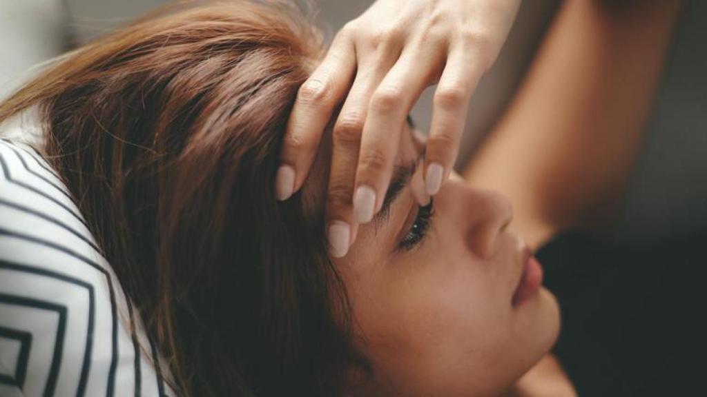 Mujer con aspecto cansado.