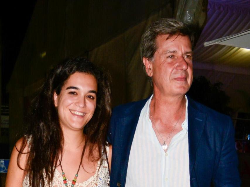 Cayetano Martínez de Irujo y su pareja durante unas vacaciones en Sanlúcar de Barrameda, en 2023.