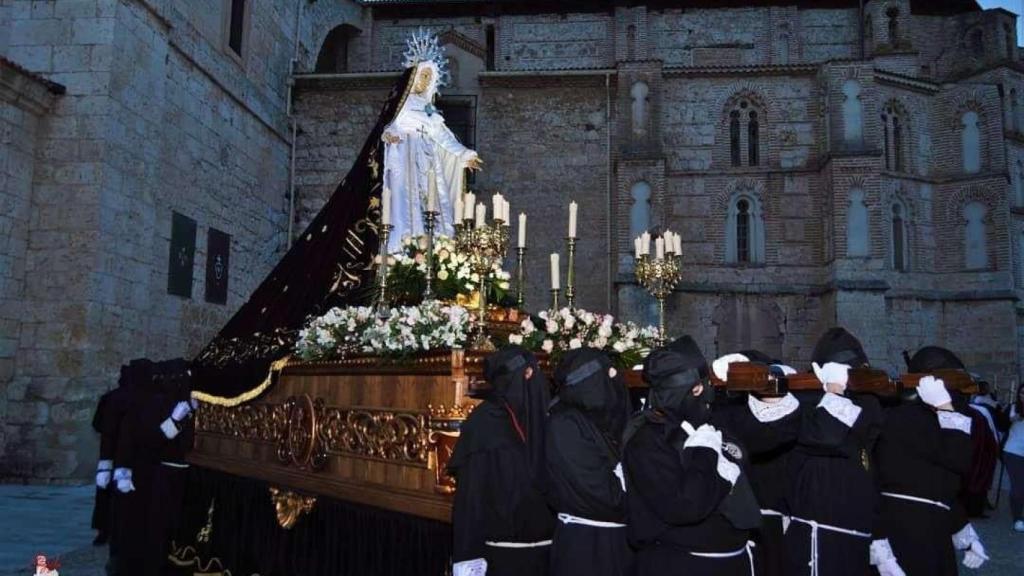 Imagen del paso de la Virgen de la Soledad de Peñafiel