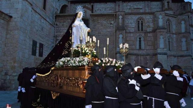 Imagen del paso de la Virgen de la Soledad de Peñafiel