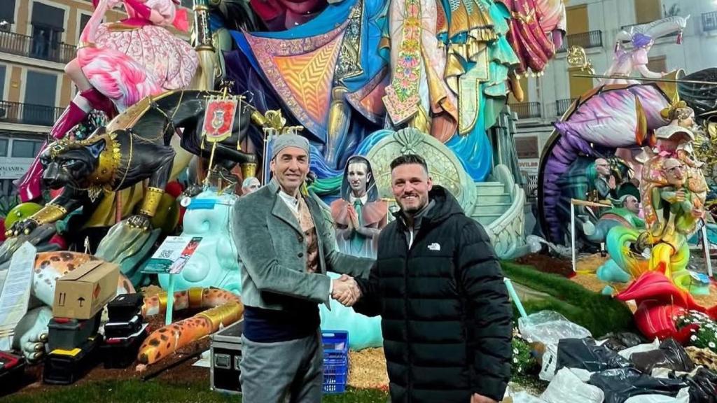El presidente de la Falla Convento y el artista fallero David Sánchez Llongo.