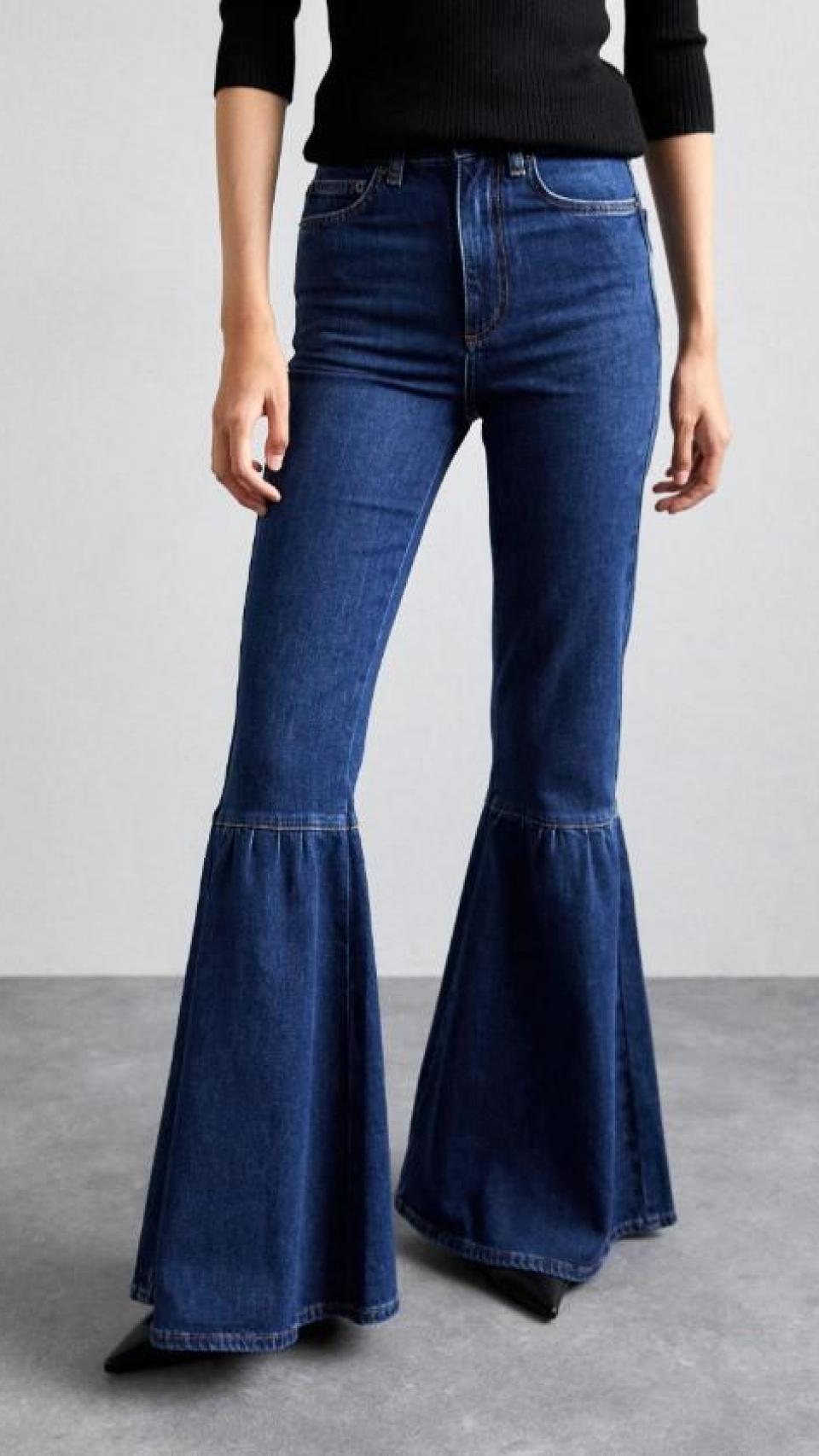 PAFLENCO Vaqueros a campana, de Maje.