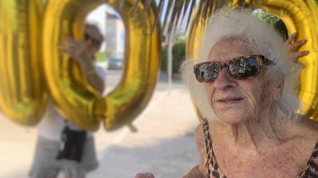 Carmen, en bañador en su fiesta de 100 cumpleaños.