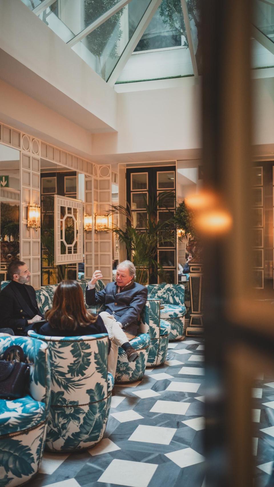 Los hermanos Vañó, en uno de los salones del Heritage, siendo entrevistados por Magas.