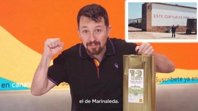 Pablo Iglesias, publicitando un aceite de oliva procedente de la finca de El Humoso. Su entrada se ve en una imagen de archivo.