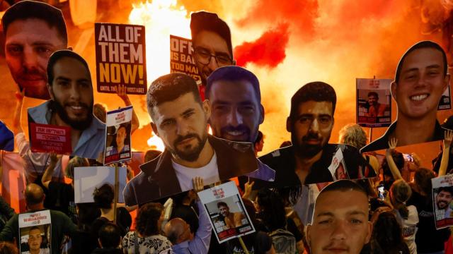 Familiares y simpatizantes de los rehenes israelíes secuestrados en el 7-O, en una protesta para presionar al Gobierno.