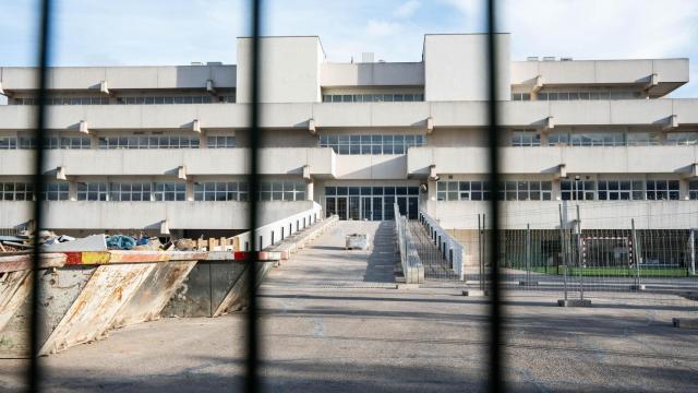 Fachada del centro habilitado para la acogida de menores extranjeros no acompañados, La Cantueña.