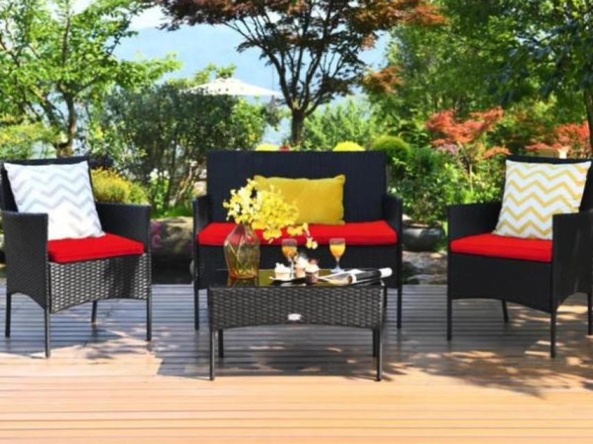 Este juego cuenta con cojines rojos para mayor comodidad.