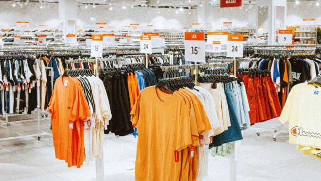 Una tienda llena de descuentos.