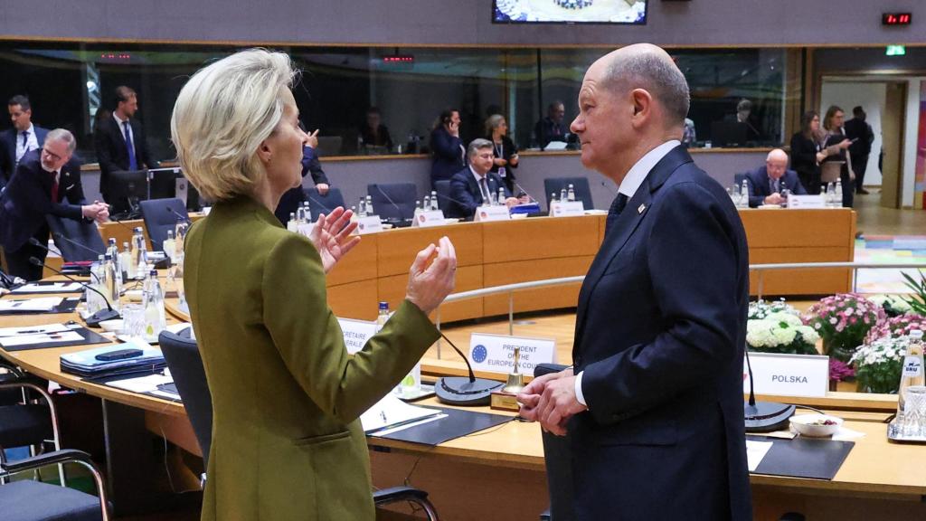 Ursula von der Leyen y Olaf Scholz, durante el Consejo Europeo de este jueves