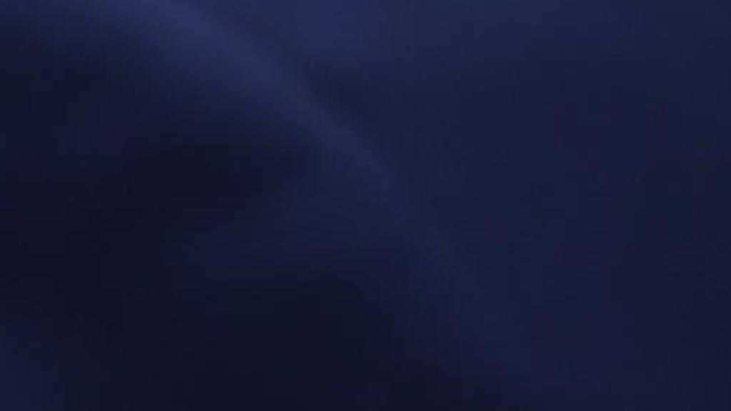 Enrique Santiago, diputado de Sumar y líder del PCE, discute con Miguel Tellado y Cuca Gamarra (PP), a la salida del Congreso.