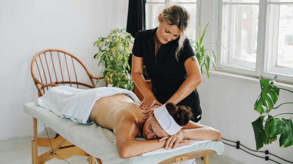 Perfumista probando fragancia